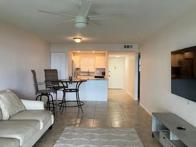 Residence photo 3