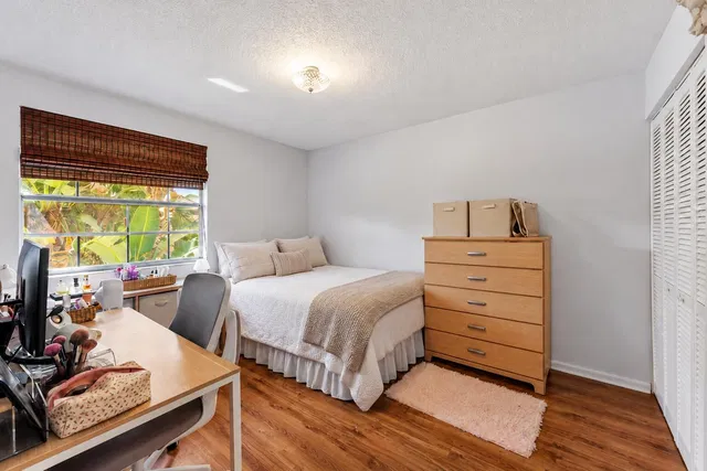 Residence photo 17