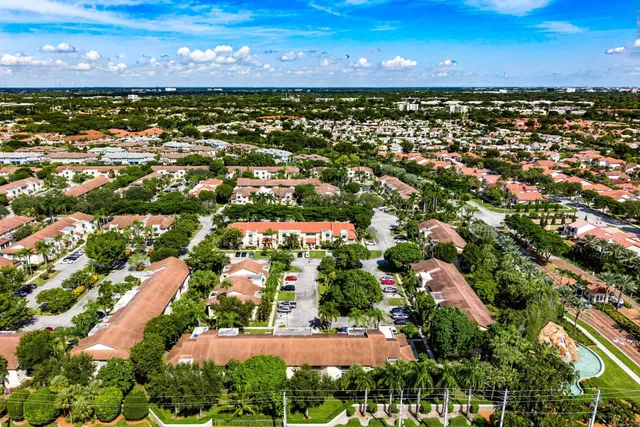 Residence photo 32