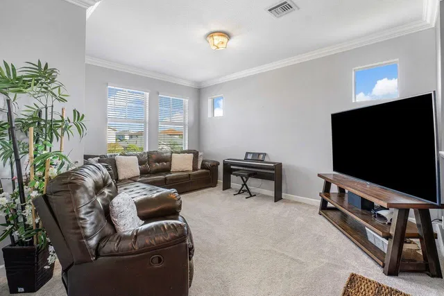 Residence photo 77