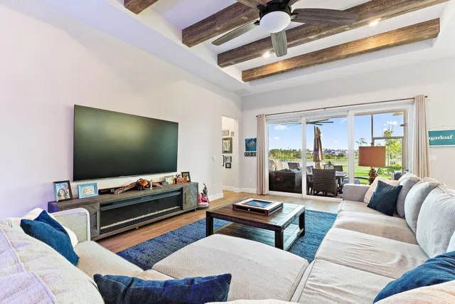 Residence photo 3