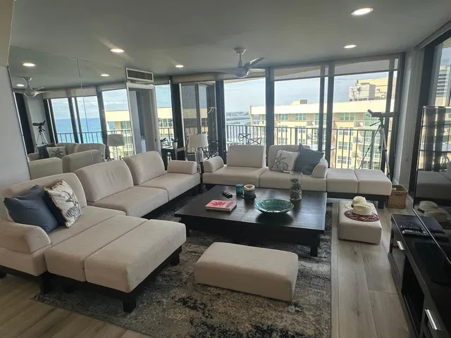 Unit 1903 photo 4