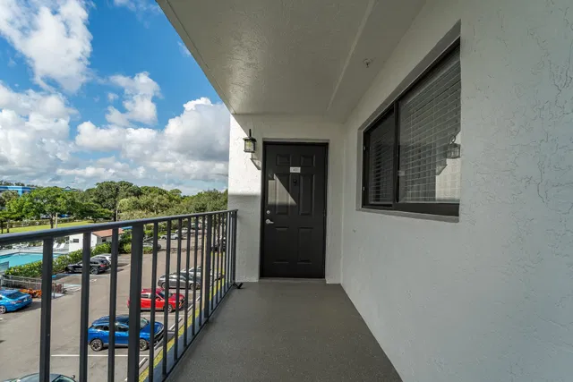 Unit 401 photo 2