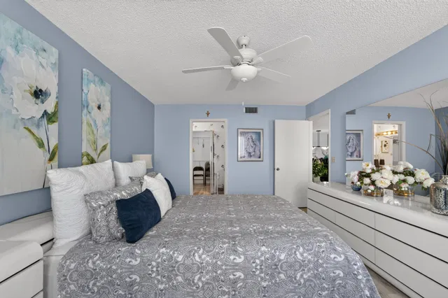 Unit 401 photo 14