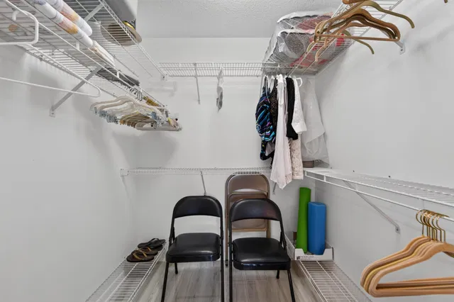 Unit 401 photo 18