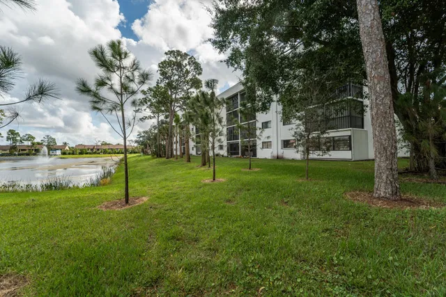 Unit 401 photo 28