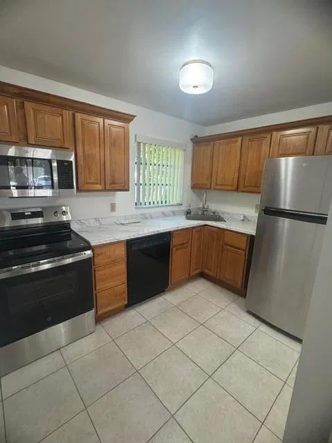 Unit 1610 photo 5