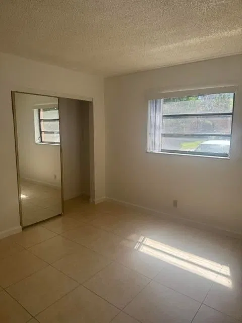 Unit 1610 photo 7