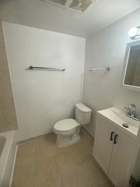 Unit 1610 photo 8