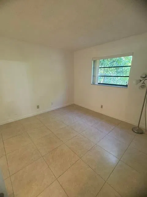 Unit 1610 photo 10