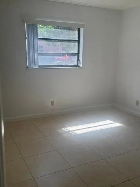 Unit 1610 photo 12