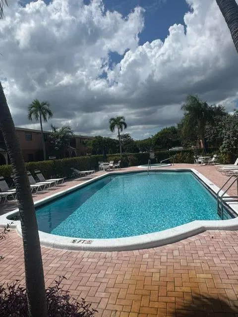 Unit 1610 photo 16