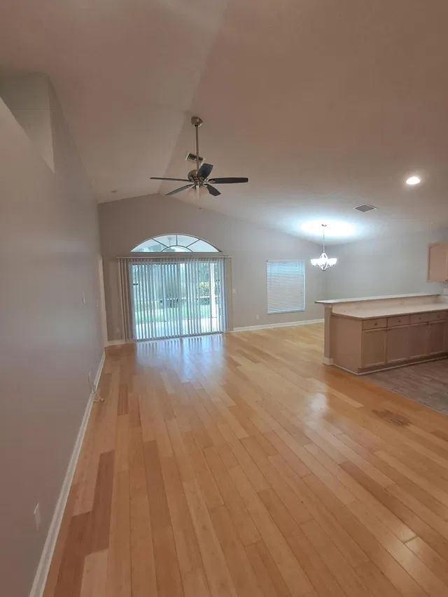 Residence photo 3