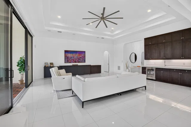  Residence photo 9