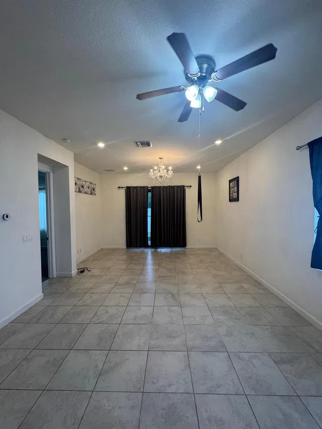 Residence photo 5