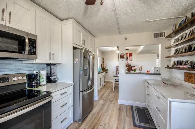 Unit 606 photo 11