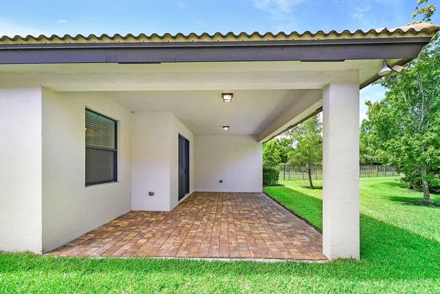 Residence photo 33