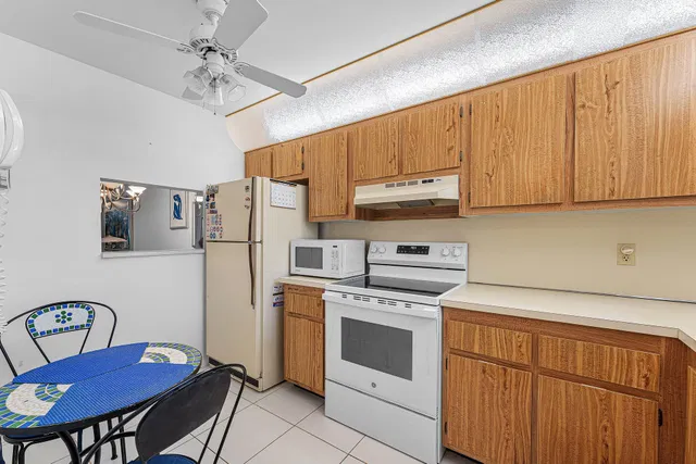  Unit 306 photo 5