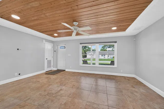 Residence photo 17