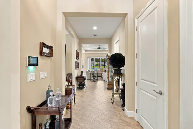  Residence photo 4