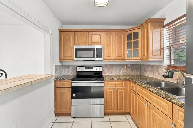 Unit 102 photo 3