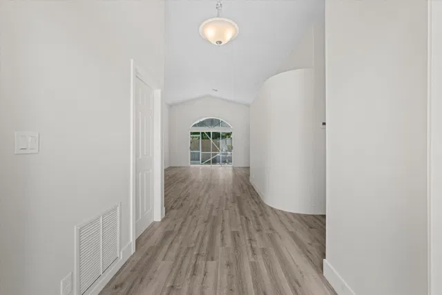 Residence photo 2