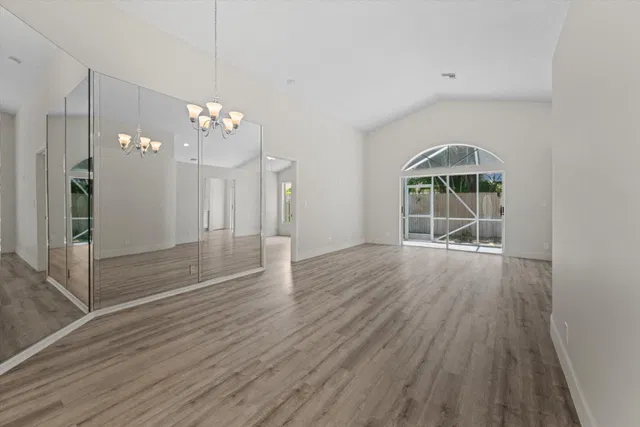 Residence photo 3