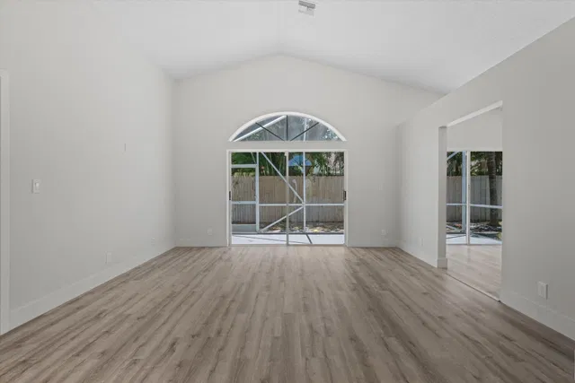 Residence photo 4