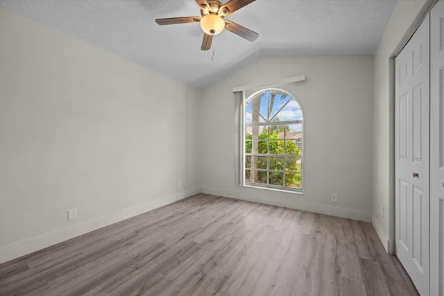 Residence photo 9