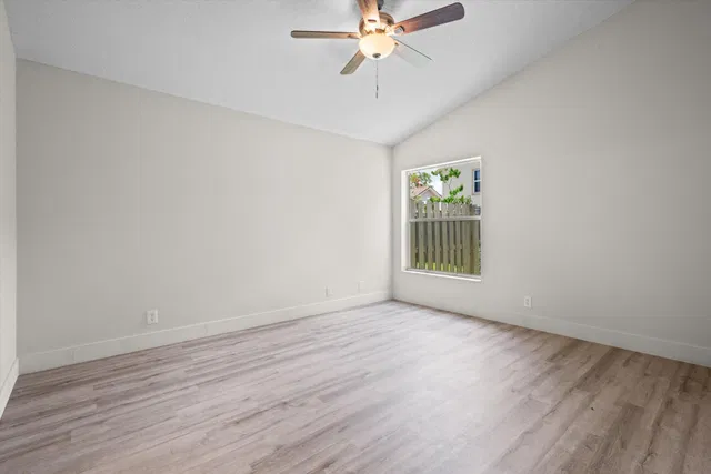 Residence photo 12