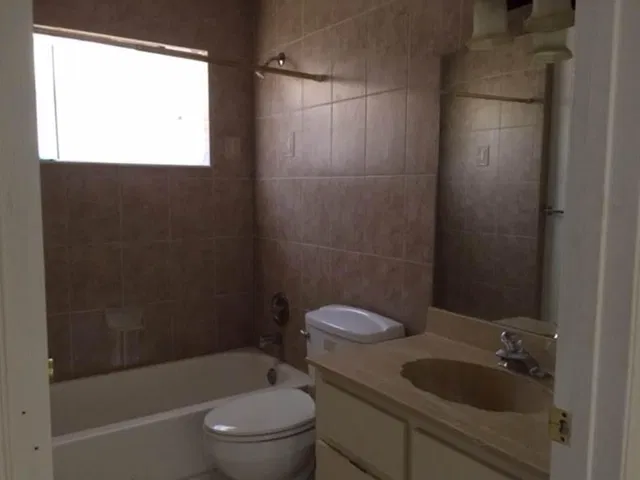  Unit C photo 8