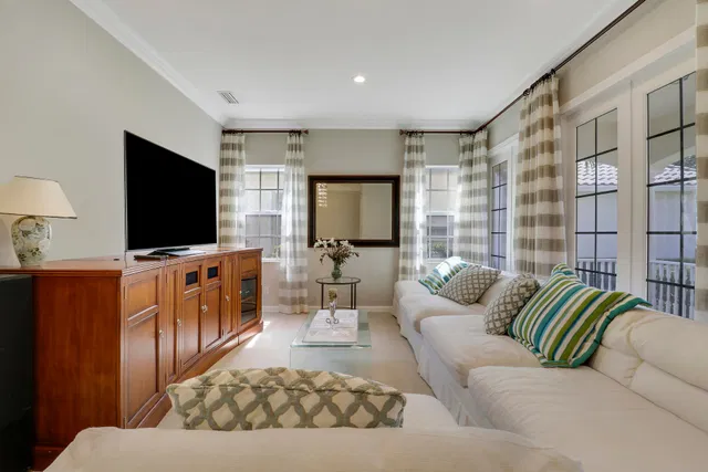  Residence photo 8