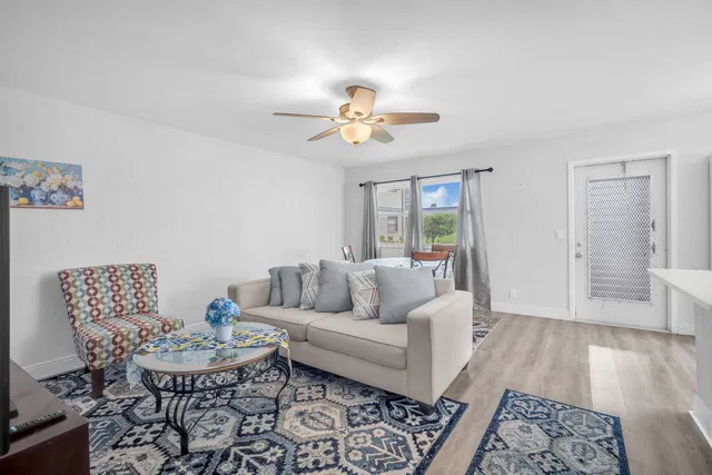 Residence photo 5