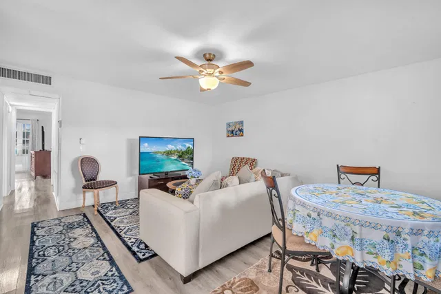 Residence photo 14