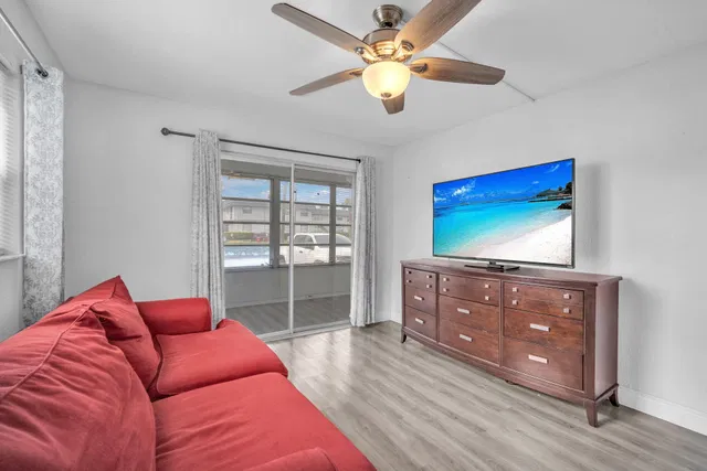 Residence photo 16