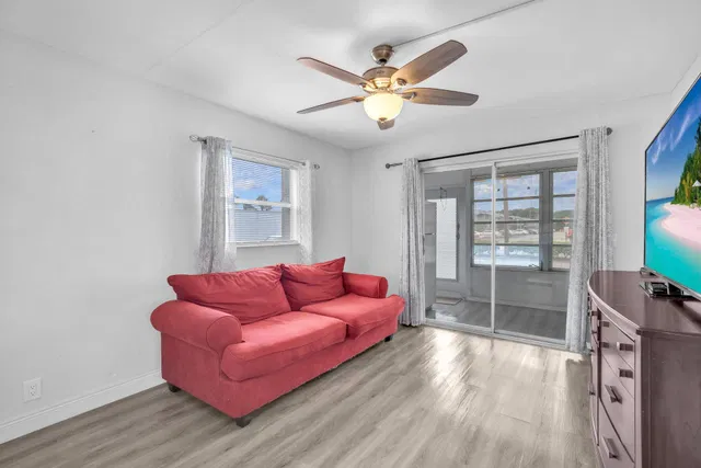 Residence photo 17