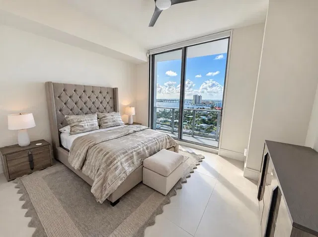 Nautilus 220 Unit 1607 photo 4