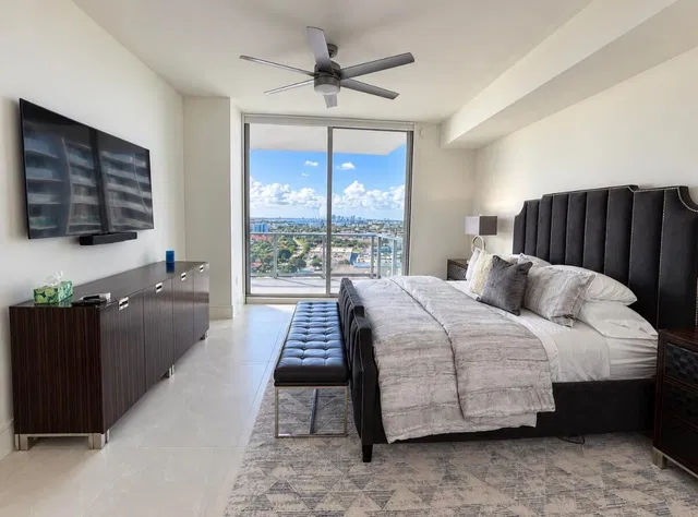 Nautilus 220 Unit 1607 photo 5