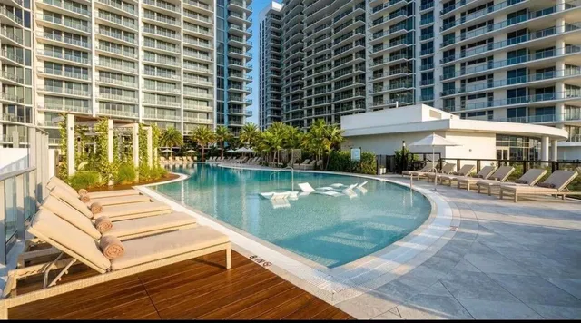 Nautilus 220 Unit 1607 photo 9