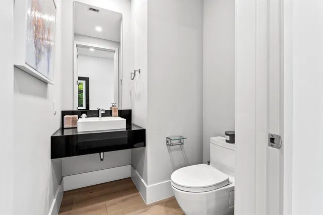 1625 Ocean Unit 11 photo 24