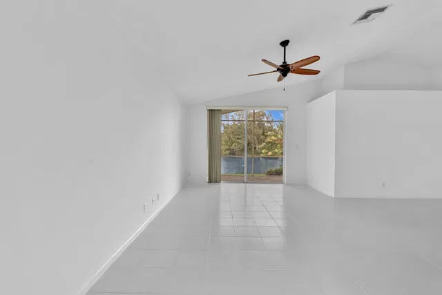  Residence photo 4