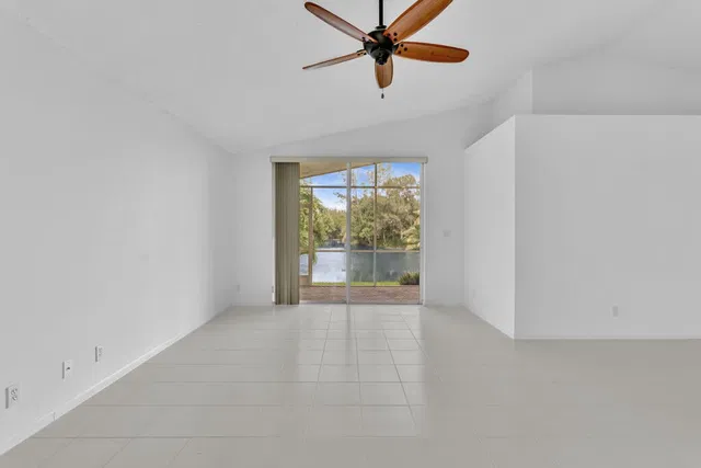  Residence photo 5