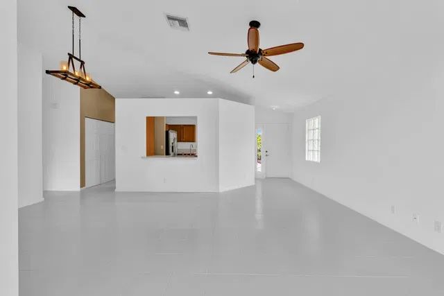  Residence photo 9