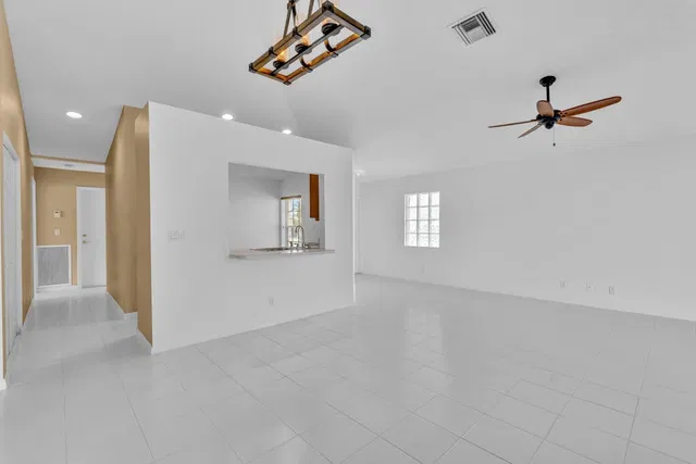  Residence photo 11