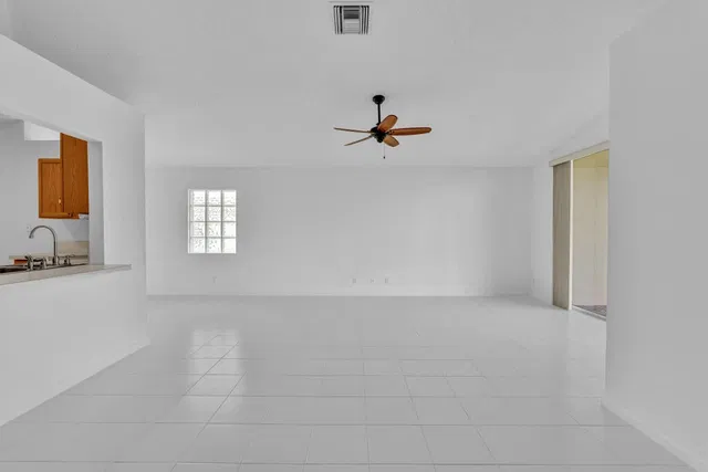  Residence photo 12