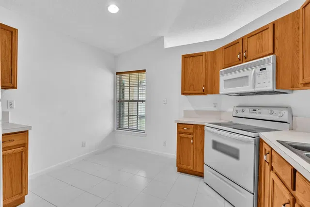  Residence photo 15