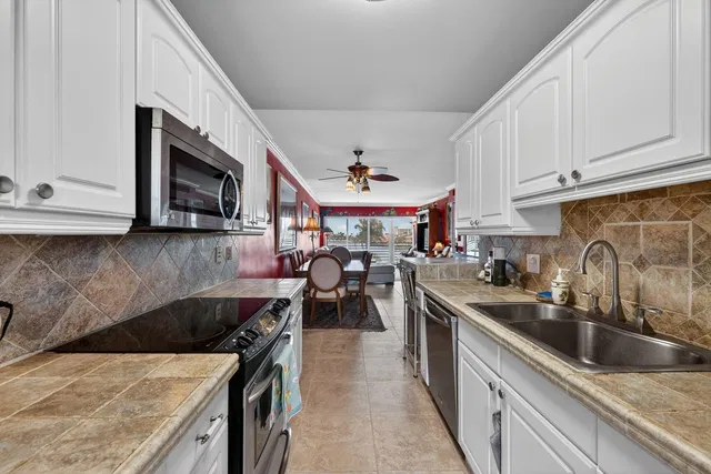  Unit 418 photo 10