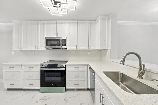  Unit 105 photo 5