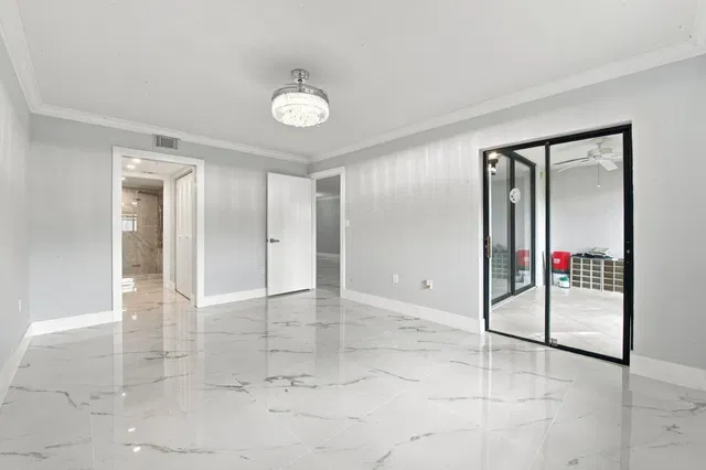  Unit 105 photo 18