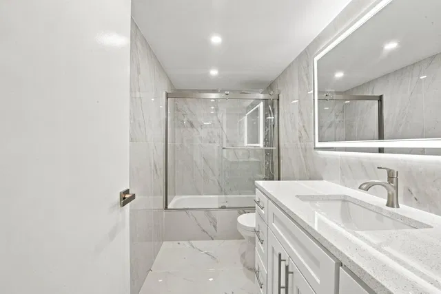  Unit 105 photo 27